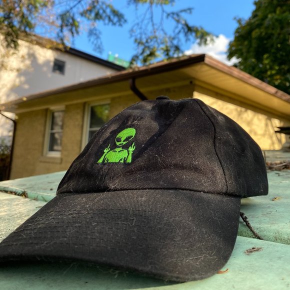 Alien Hat (dad-style cap) with adjustable buckle - Picture 2 of 4